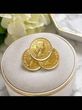 Coin Brooch Gold Tone Women’s Jewelry Elizabeth II